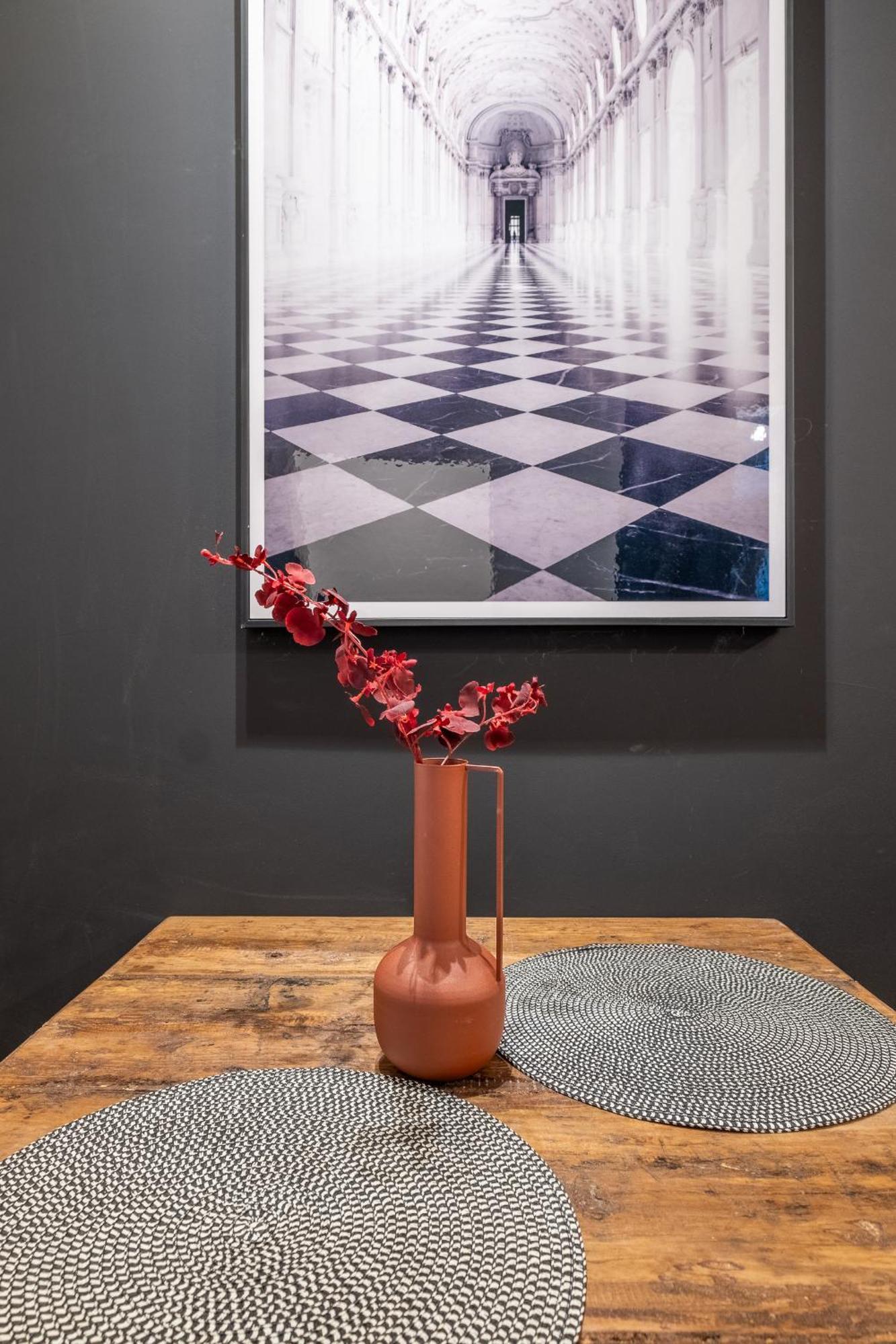Central Art-Inspired Flat With Private Garage Sofia Esterno foto