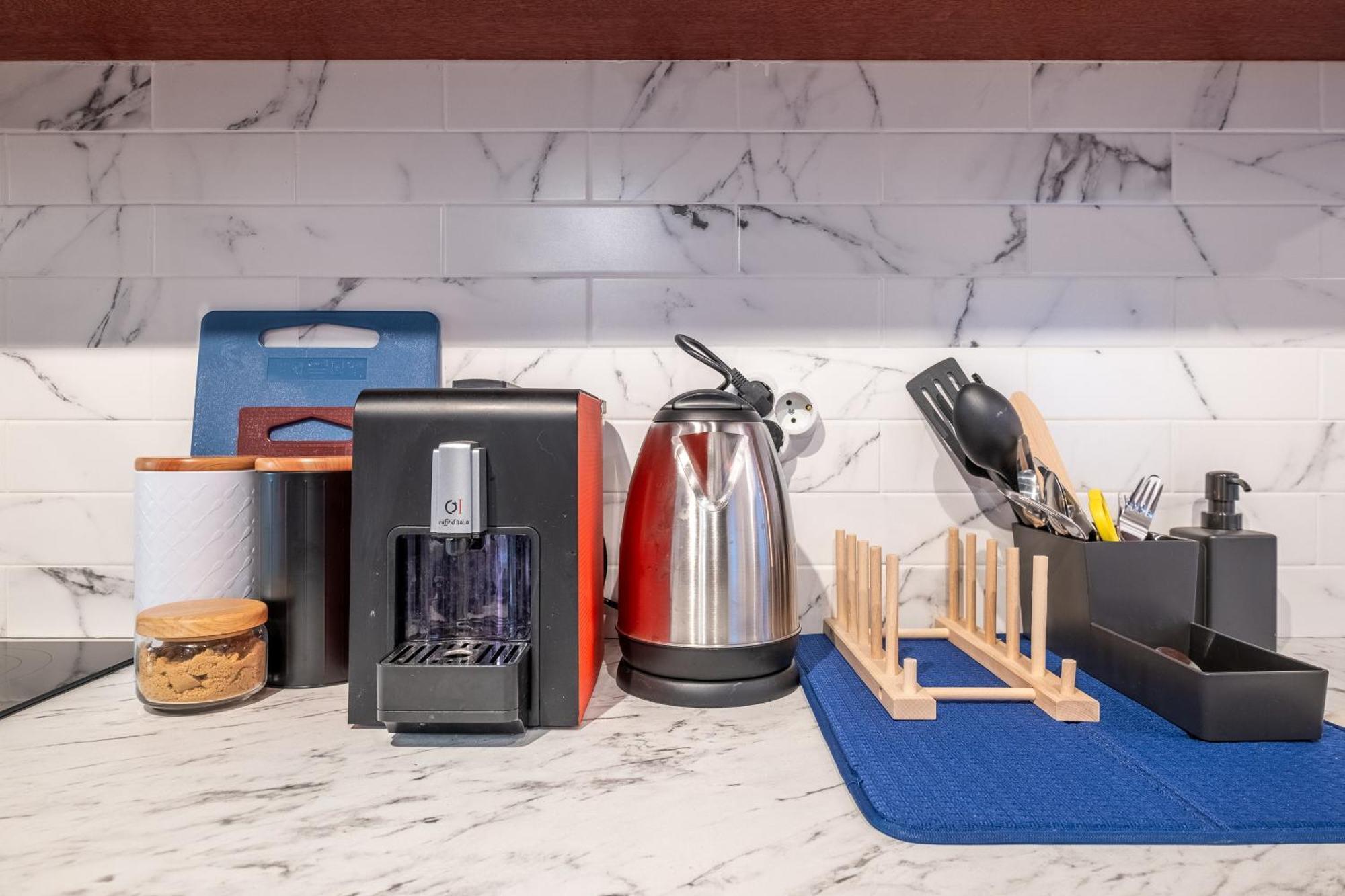 Central Art-Inspired Flat With Private Garage Sofia Esterno foto