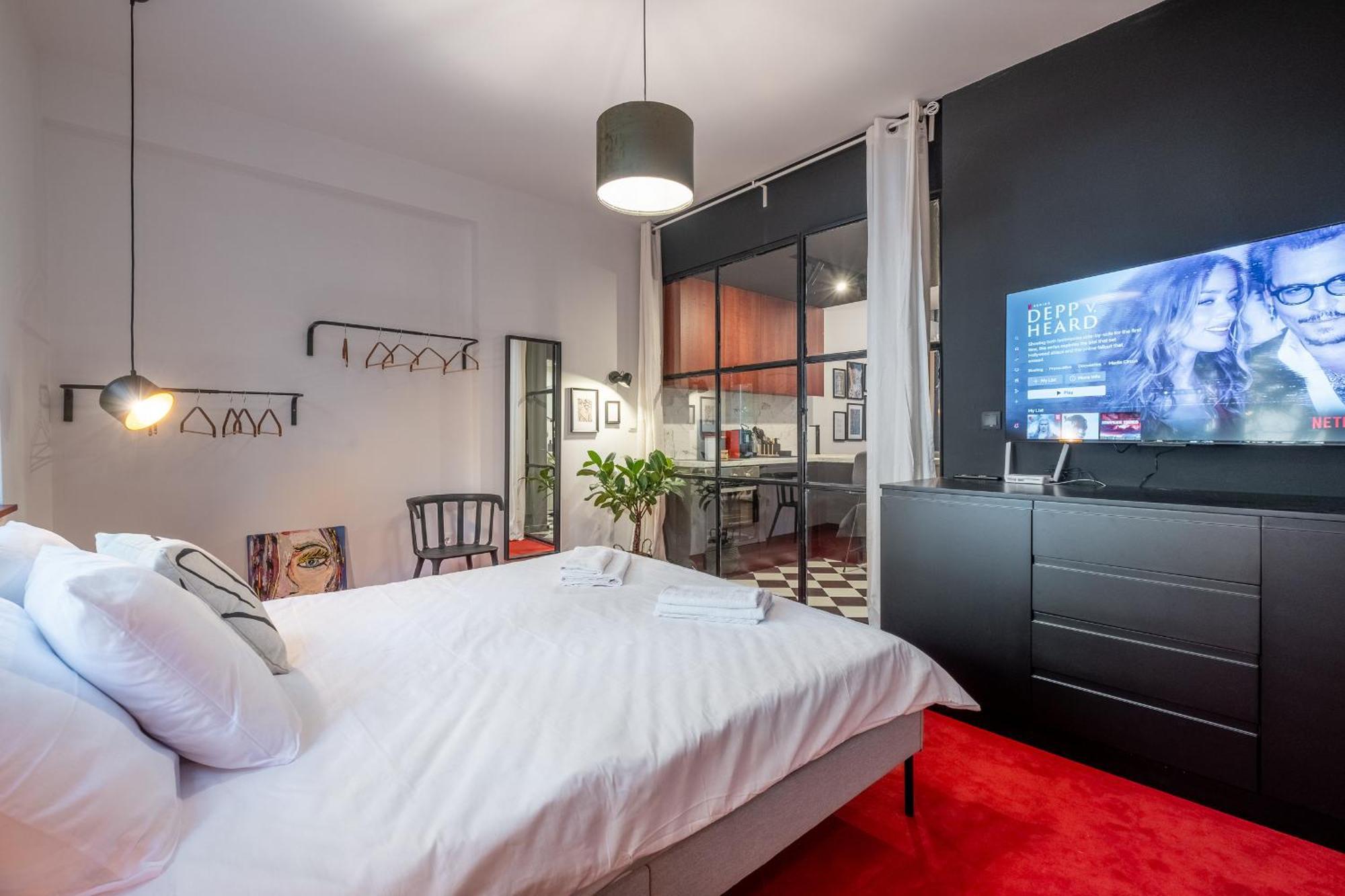 Central Art-Inspired Flat With Private Garage Sofia Esterno foto
